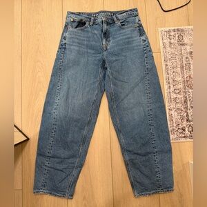 American Eagle Women’s Medium Blue Barrel Jeans